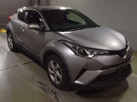 2017 Toyota C-HR NGX50[2]