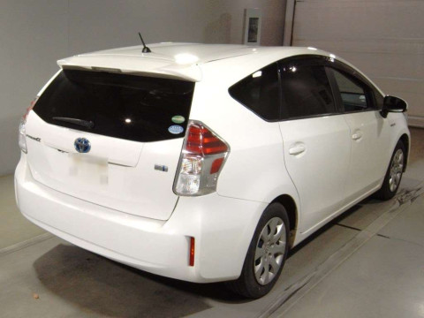 2017 Toyota Prius alpha ZVW41W[1]