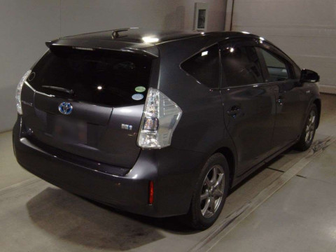 2012 Toyota Prius alpha ZVW41W[1]