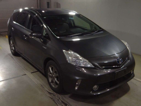 2012 Toyota Prius alpha ZVW41W[2]