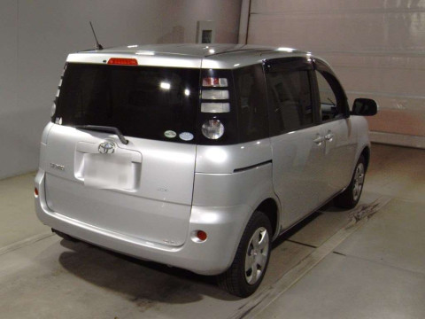 2010 Toyota Sienta NCP85G[1]