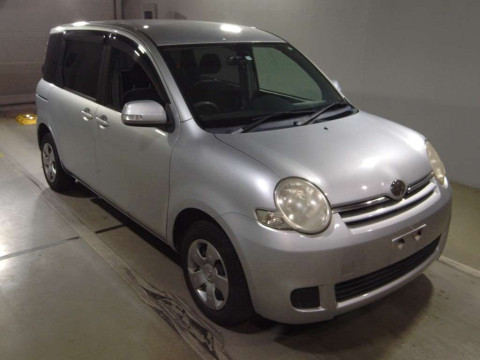 2010 Toyota Sienta NCP85G[2]