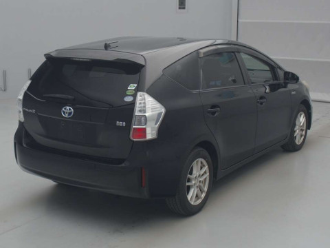 2013 Toyota Prius alpha ZVW40W[1]