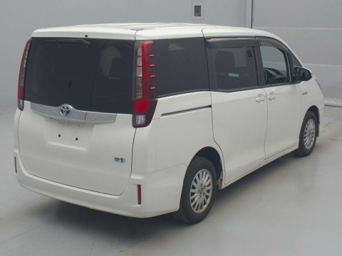 2015 Toyota Noah ZWR80G[1]