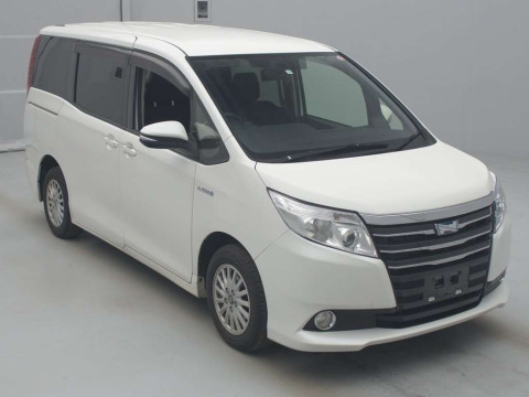 2015 Toyota Noah ZWR80G[2]