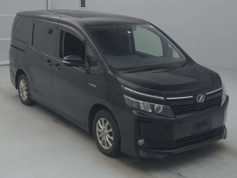 2014 Toyota Voxy ZWR80G[2]