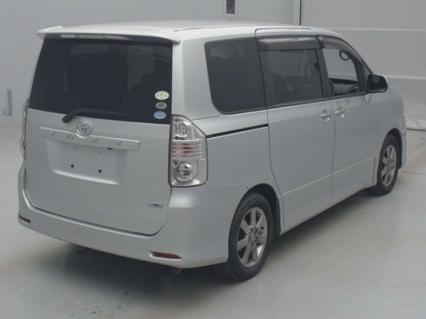 2010 Toyota Voxy ZRR70W[1]