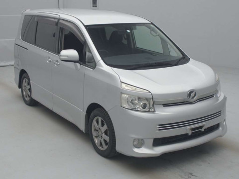 2010 Toyota Voxy ZRR70W[2]