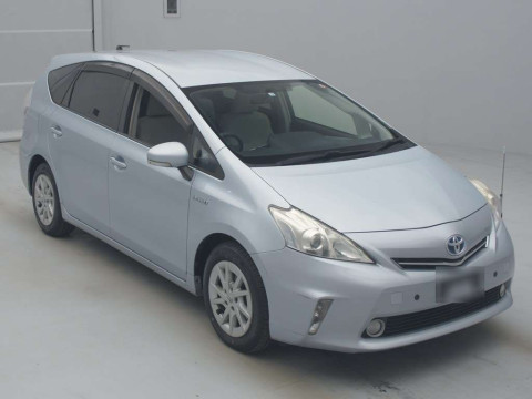 2011 Toyota Prius alpha ZVW41W[2]