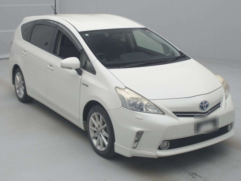 2012 Toyota Prius alpha ZVW40W[2]