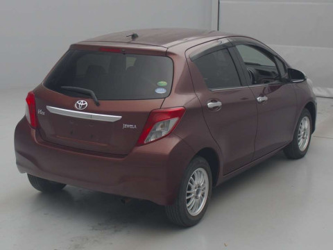 2013 Toyota Vitz NSP130[1]