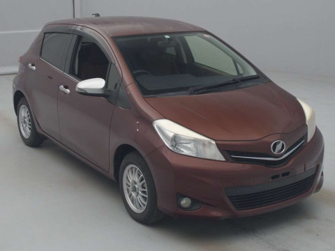 2013 Toyota Vitz NSP130[2]