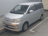 2006 Toyota Noah