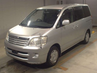 2003 Toyota Noah