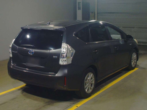 2011 Toyota Prius alpha ZVW41W[1]