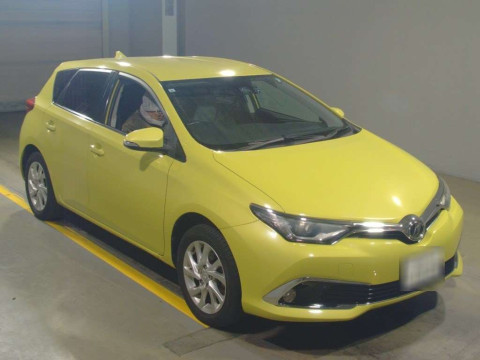 2015 Toyota Auris NZE184H[2]