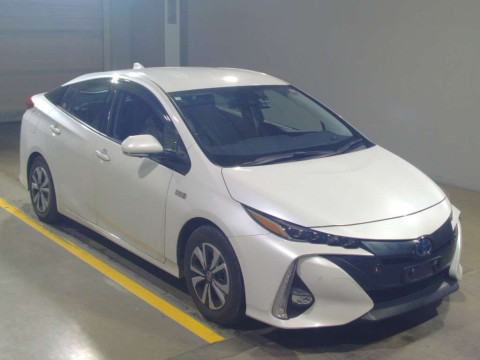 2020 Toyota Prius PHV ZVW52[2]