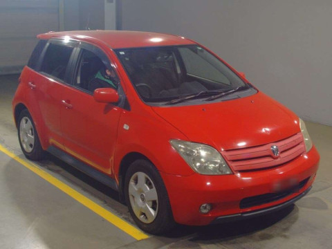 2005 Toyota IST NCP60[2]