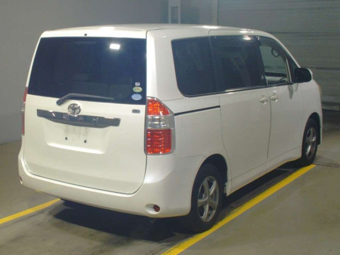 2009 Toyota Noah ZRR70G[1]