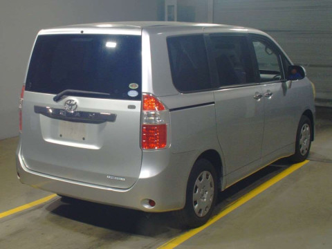 2009 Toyota Noah ZRR70G[1]