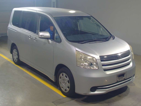 2009 Toyota Noah ZRR70G[2]