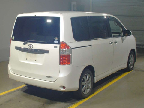 2009 Toyota Noah ZRR70G[1]