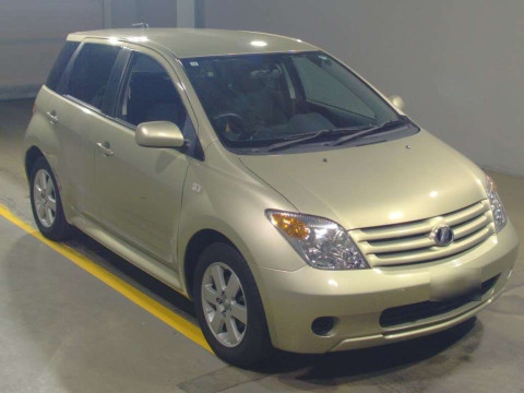 2005 Toyota IST NCP60[2]