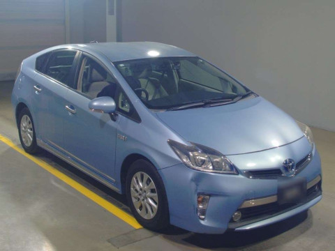 2014 Toyota Prius PHV ZVW35[2]