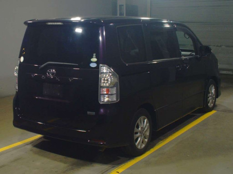 2011 Toyota Voxy ZRR70W[1]