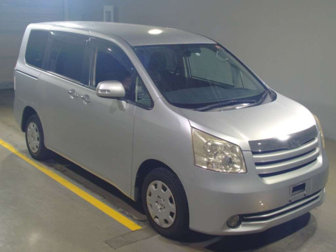 2009 Toyota Noah ZRR75G[2]