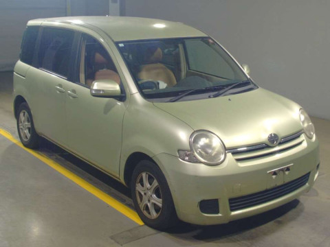 2012 Toyota Sienta NCP81G[2]