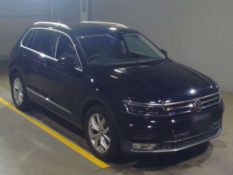 2017 Volkswagen Tiguan 5NCZE[2]