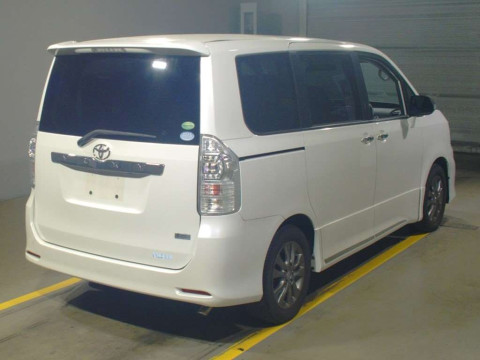 2014 Toyota Voxy ZRR70W[1]