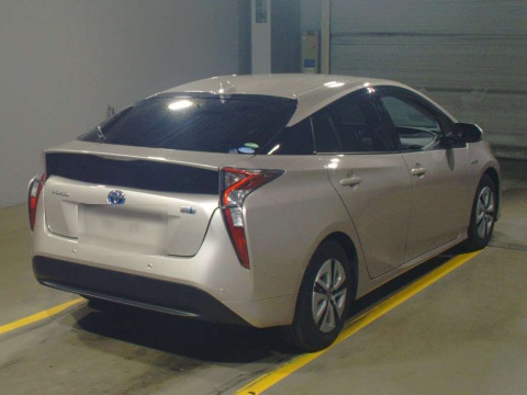 2016 Toyota Prius ZVW51[1]