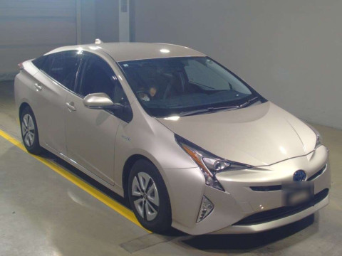 2016 Toyota Prius ZVW51[2]