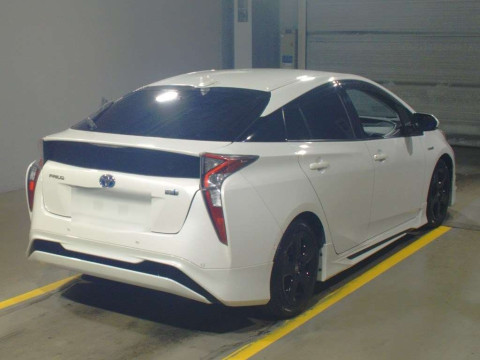 2016 Toyota Prius ZVW51[1]