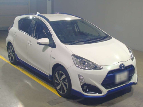 2015 Toyota Aqua NHP10[2]