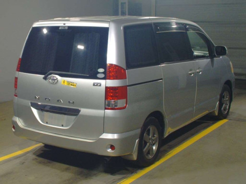 2006 Toyota Noah AZR60G[1]