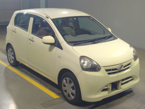 2011 Daihatsu Mira es LA300S[2]