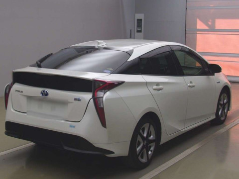 2016 Toyota Prius ZVW50[1]