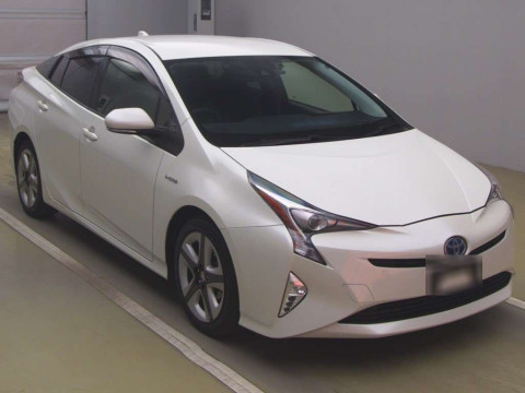 2016 Toyota Prius ZVW50[2]