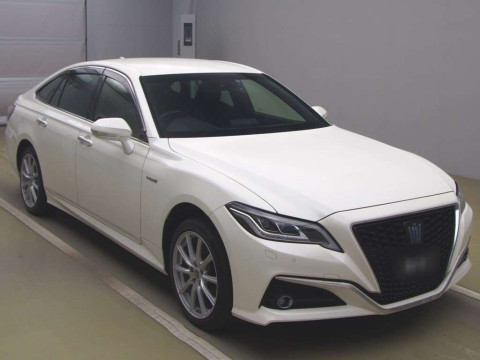 2019 Toyota Crown Hybrid AZSH21[2]