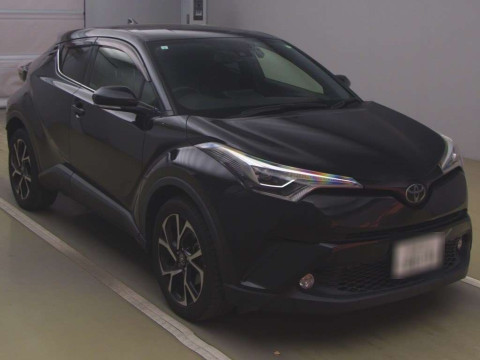 2017 Toyota C-HR NGX50[2]