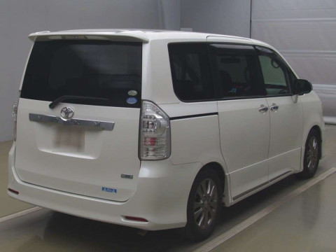 2012 Toyota Voxy ZRR70W[1]