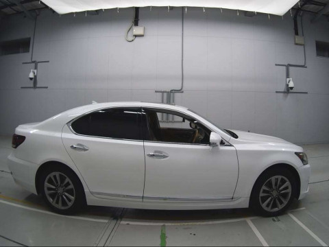 2012 Lexus LS USF40[2]