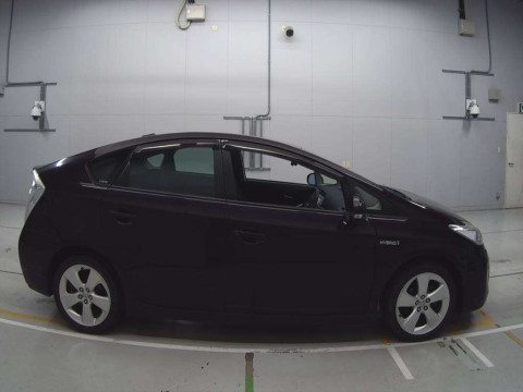 2012 Toyota Prius ZVW30[2]