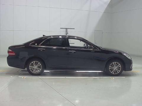 2011 Toyota Crown GRS201[1]