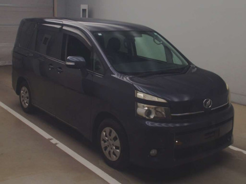 2011 Toyota Voxy ZRR70G[2]