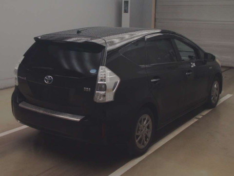 2013 Toyota Prius alpha ZVW41W[1]