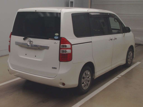 2011 Toyota Noah ZRR70G[1]